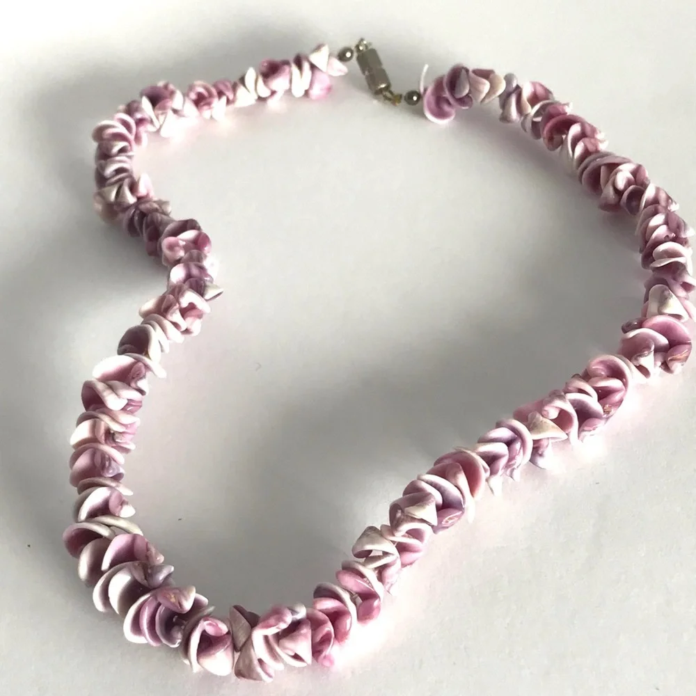 💞Vintage Pink & White Shell Necklace 💕